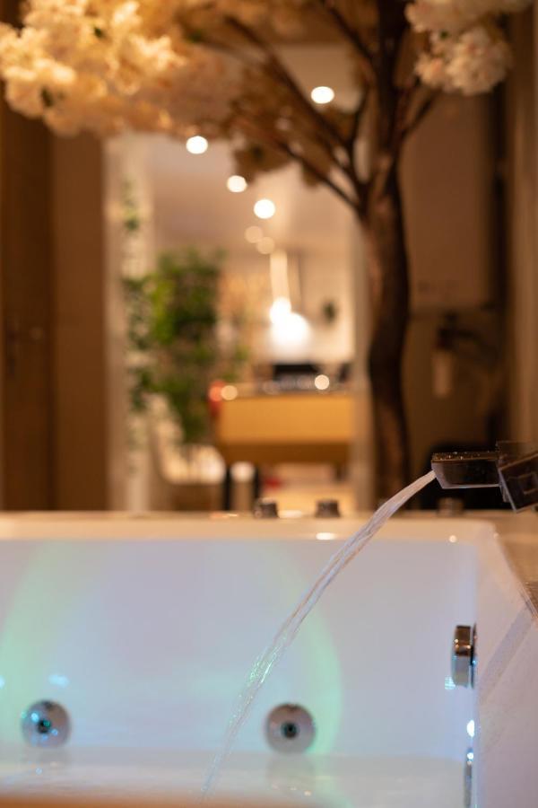 Capsule Thailande I Sauna I Balneo I Console I Jeux En Bois I Cinema I Cour Interieure Trith-Saint-Leger Экстерьер фото